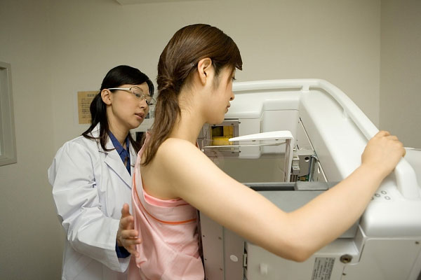 7 bước giúp chị em phòng ngừa ung thư vú